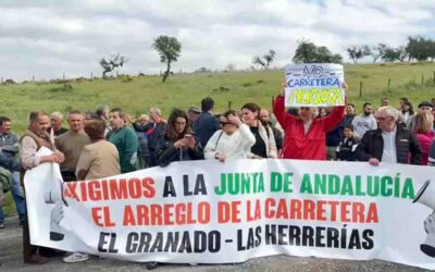 Exigen el arreglo de la carretera que une El Granado y Las Herrerías