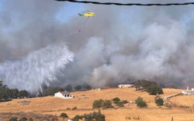 Actualizado: el incendio en el embalse calañés de Teliarán ha sido estabilizado