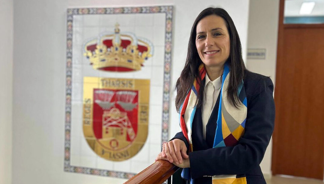 La alcaldesa de Tharsis denuncia trabas para tomar posesión como concejala en Alosno