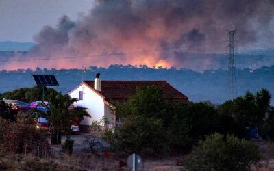 El segundo gran incendio del Andévalo obliga a desalojar a 365 vecinos de San Bartolomé